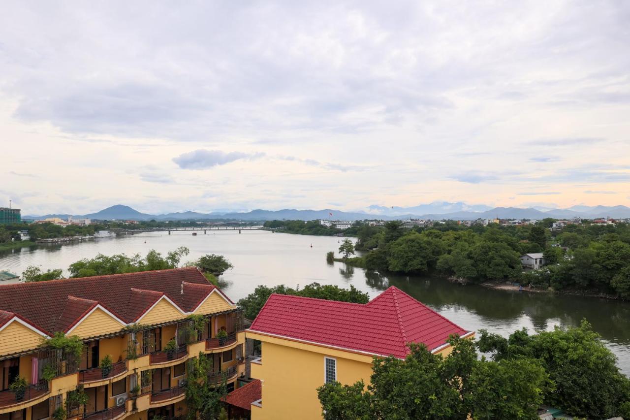 Charming Riverside Hotel Hue Εξωτερικό φωτογραφία