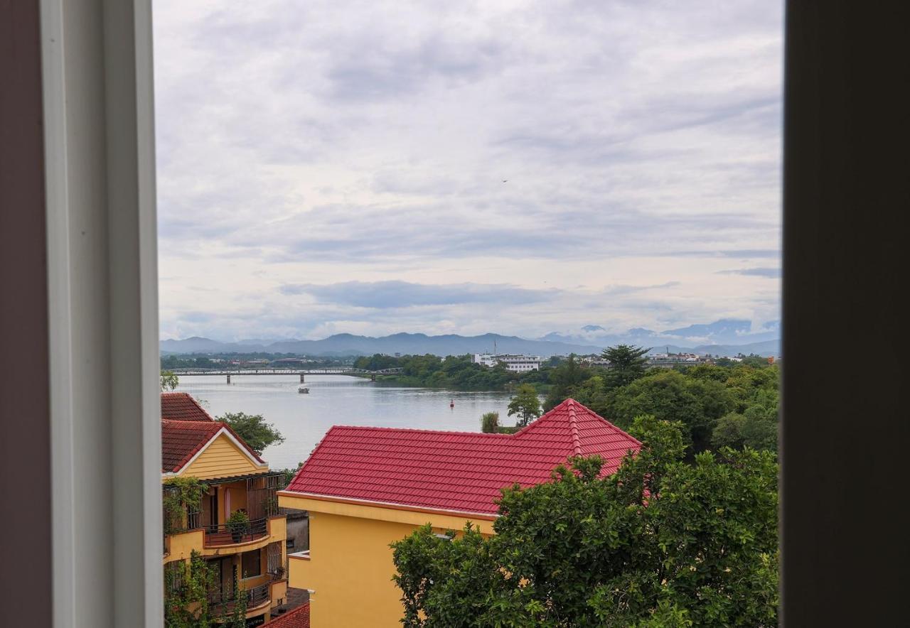 Charming Riverside Hotel Hue Εξωτερικό φωτογραφία