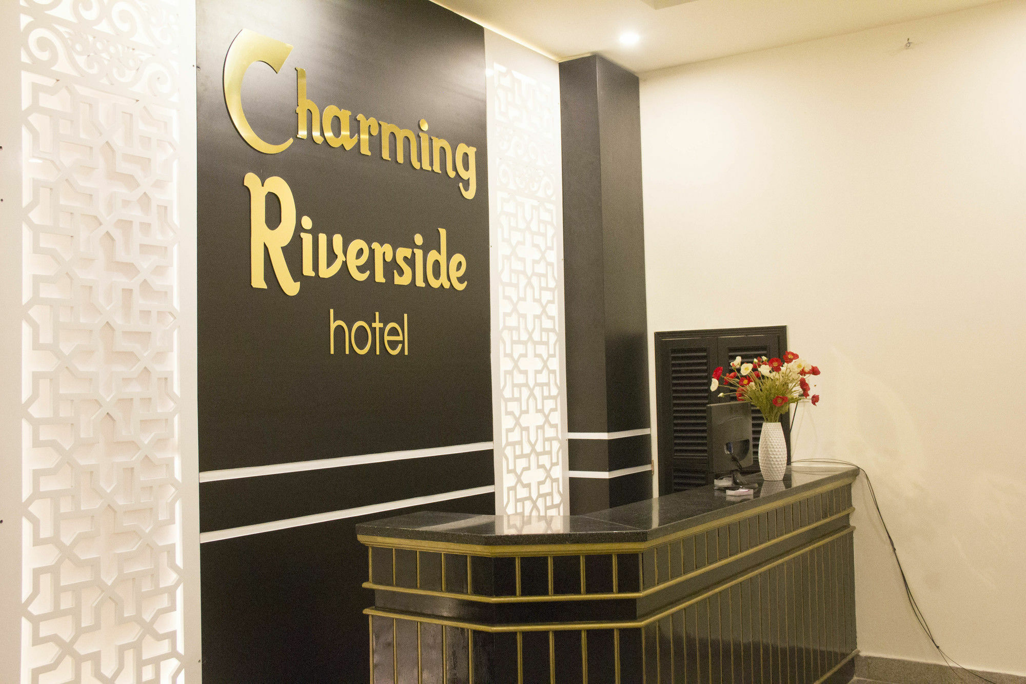 Charming Riverside Hotel Hue Εξωτερικό φωτογραφία